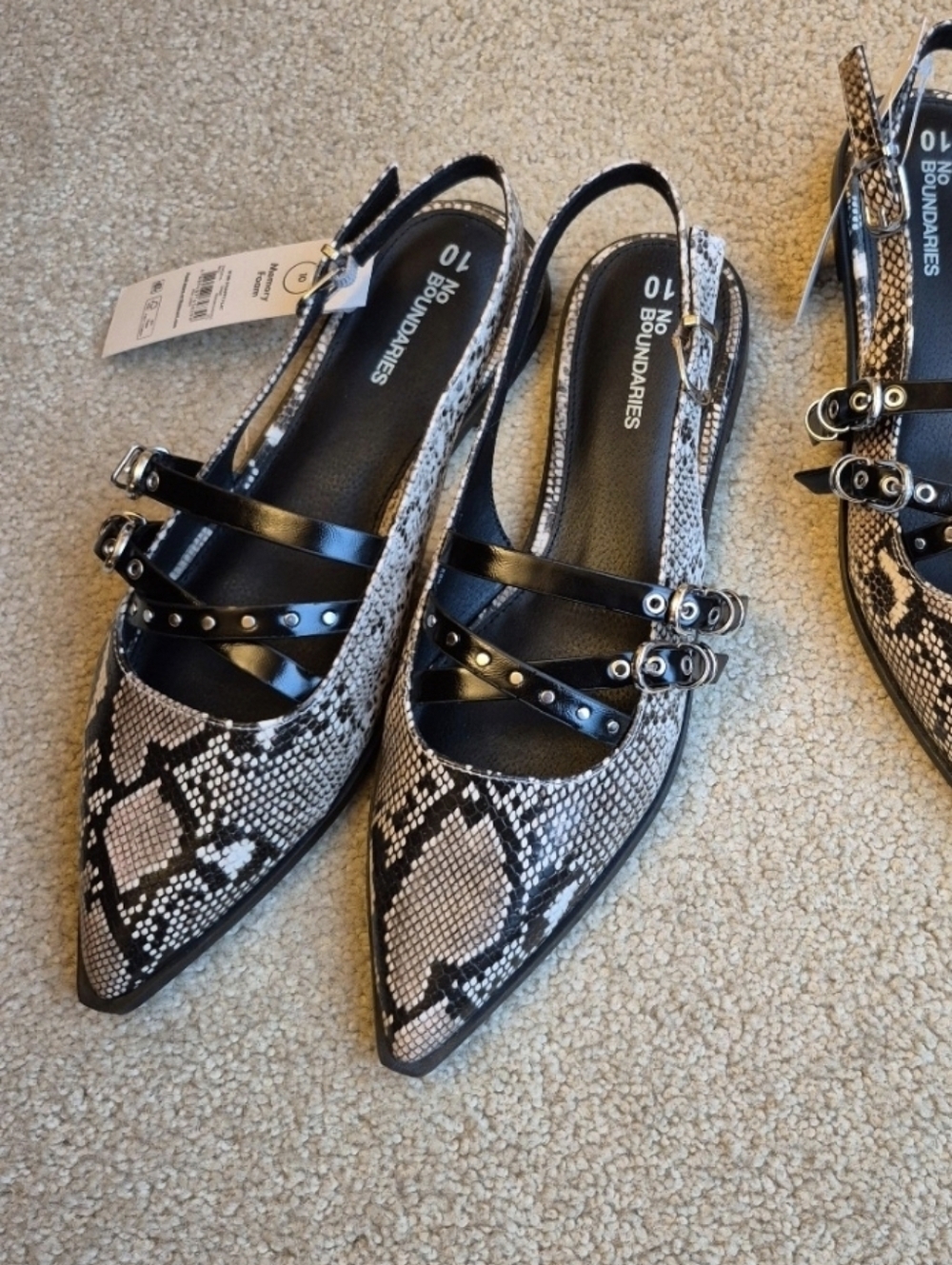NWT No Boundaries Womens Faux Snake Skin Strappy Flats Size 9